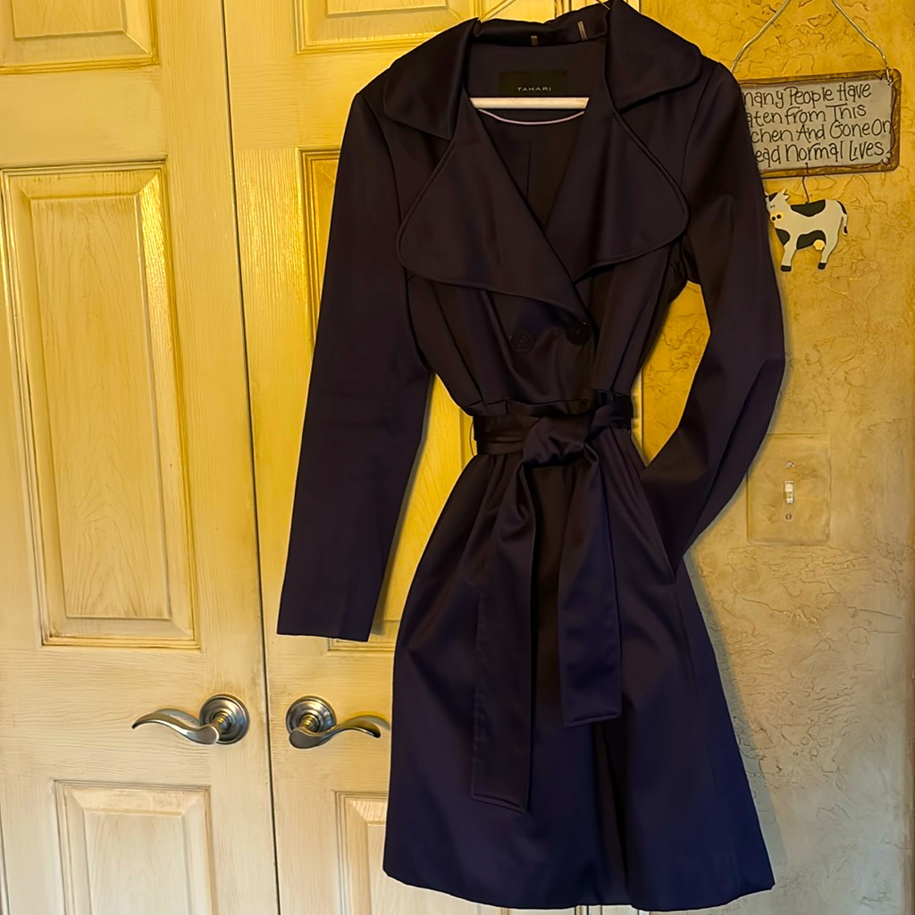 Tahari Deep Plum Insulated Trenchcoat. Xs.